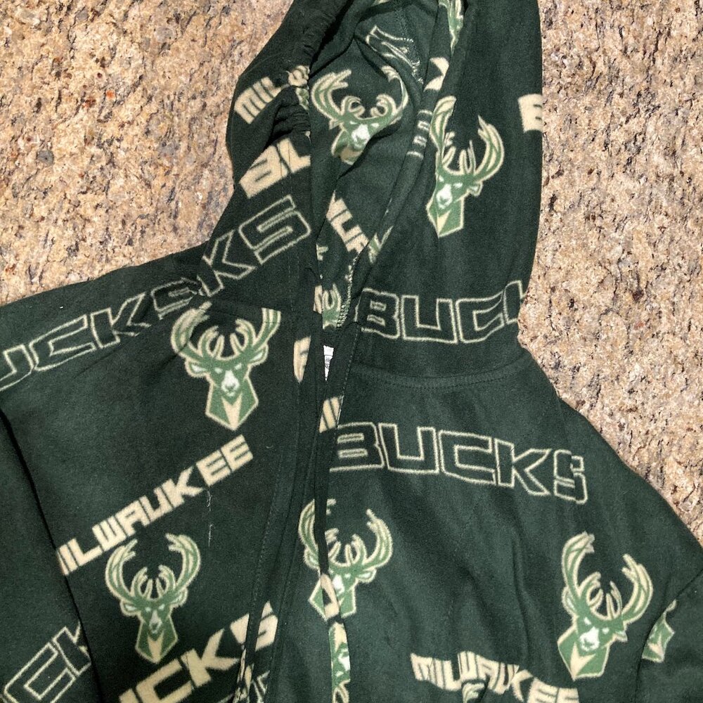 Youth Hooded Milwaukee Bucks Robe with Belt